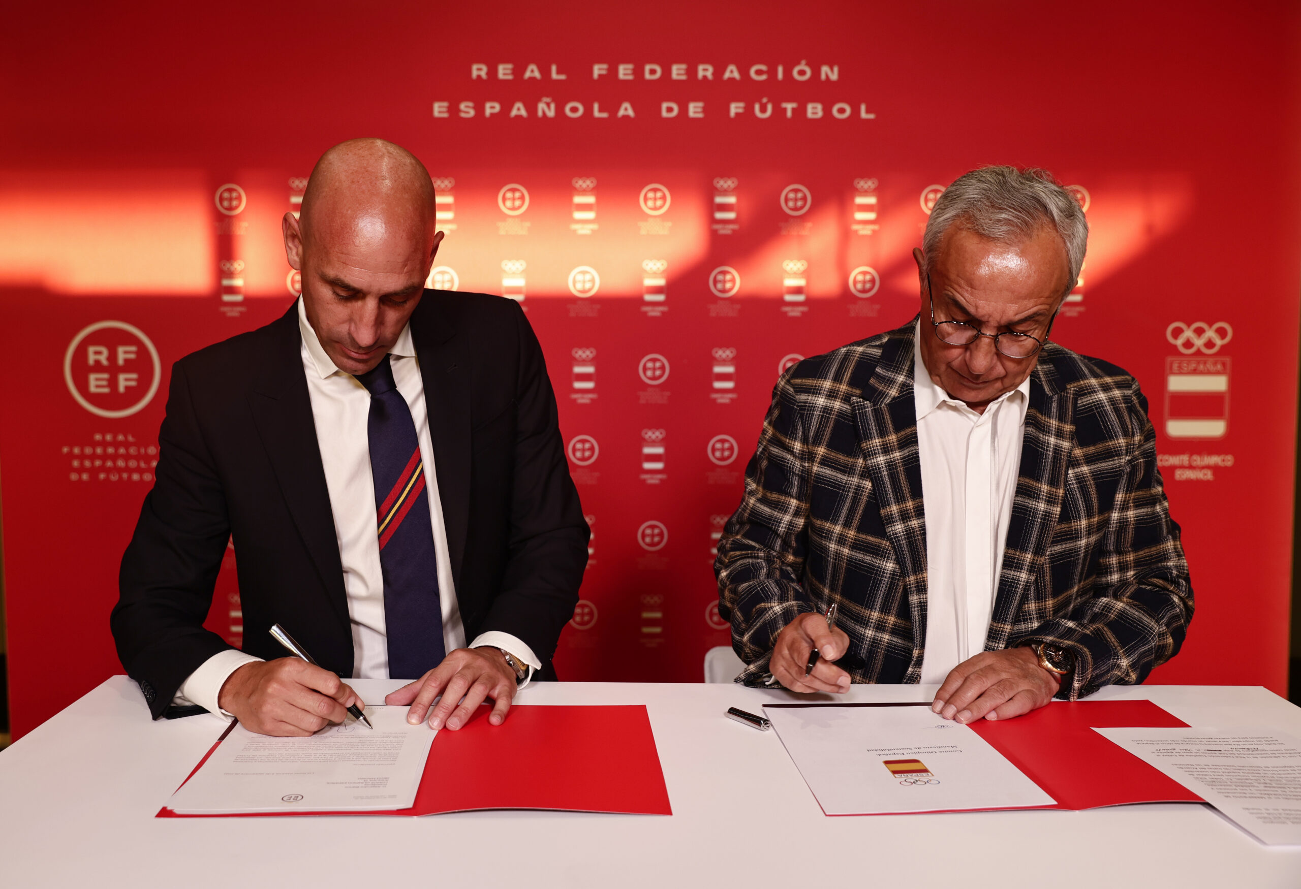 2022-09-06 Firma convenio de colaboración COE y RFEF, Alejandro Blanco y Luis Rubiales
 SOLO USO EDITORIAL, SOLO DISPONIBLE PARA ILUSTRAR LA NOTICIA QUE ACOMPAÑA (CRÉDITO OBLIGATORIO)
FOTO RFEF