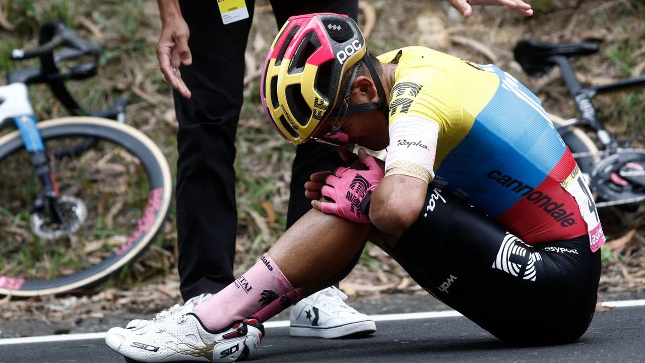 Tomado de: https://www.semana.com/deportes/ciclismo/articulo/duro-golpe-en-el-tour-de-francia-equipo-de-richard-carapaz-anuncio-triste-noticia-tras-su-delicado-accidente/202336/