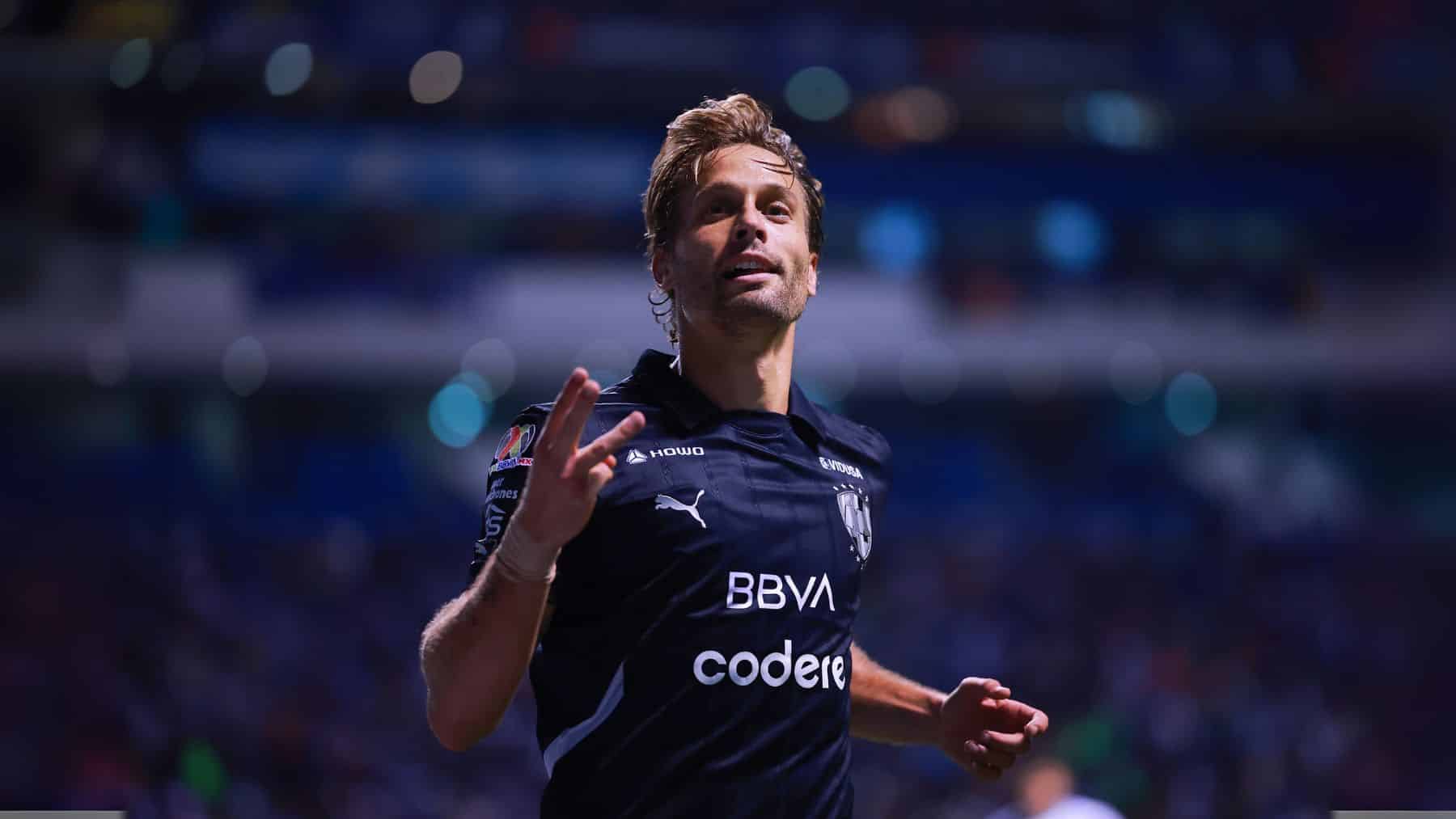 Rayados vence a Puebla y continúa invicto