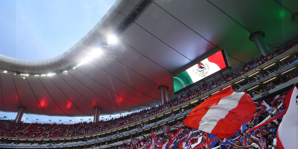 La hinchada de Chivas estalla: insultos, reclamos y una directiva bajo fuego
