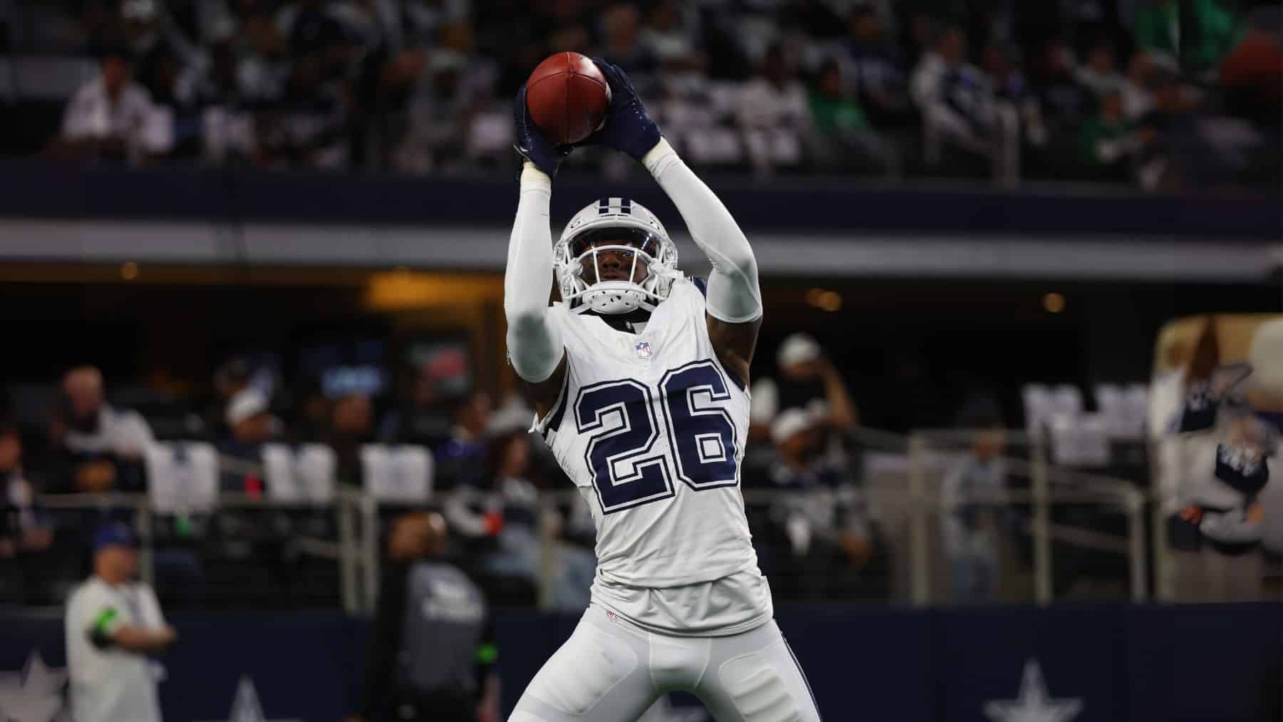 Cowboys blindan a DaRon Bland: $92 millones y contrato histórico antes del Kickoff NFL 2025