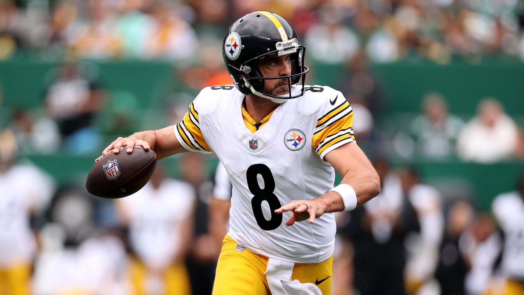 El quarterback Aaron Rodgers está un pase de touchdown de alcanzar a Brett Favre y podría superarlo cuando los Steelers enfrentan a los Seattle Seahawks.