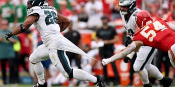 Los Eagles dominan a Chiefs en Arrowhead