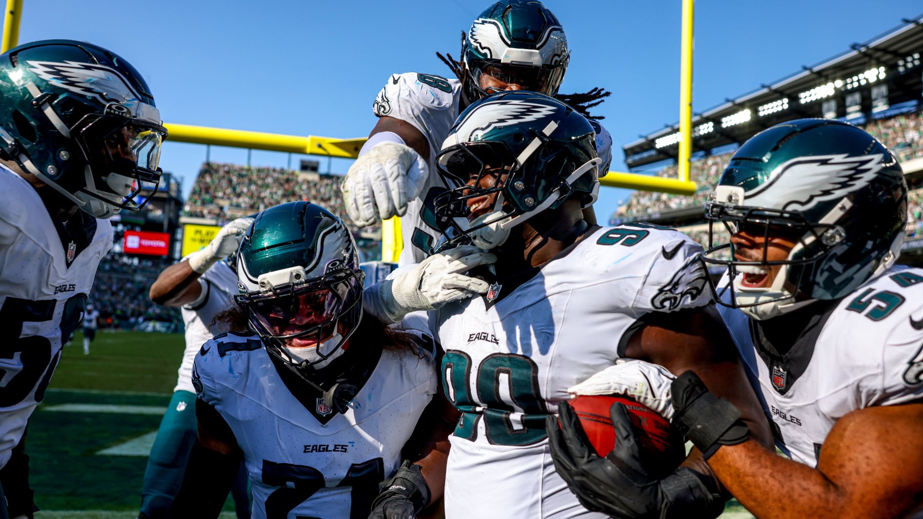 El regreso histórico de Jordan Davis da un triunfo agónico a los Eagles