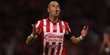 Chicharito Hernández, descartado para el duelo contra Necaxa