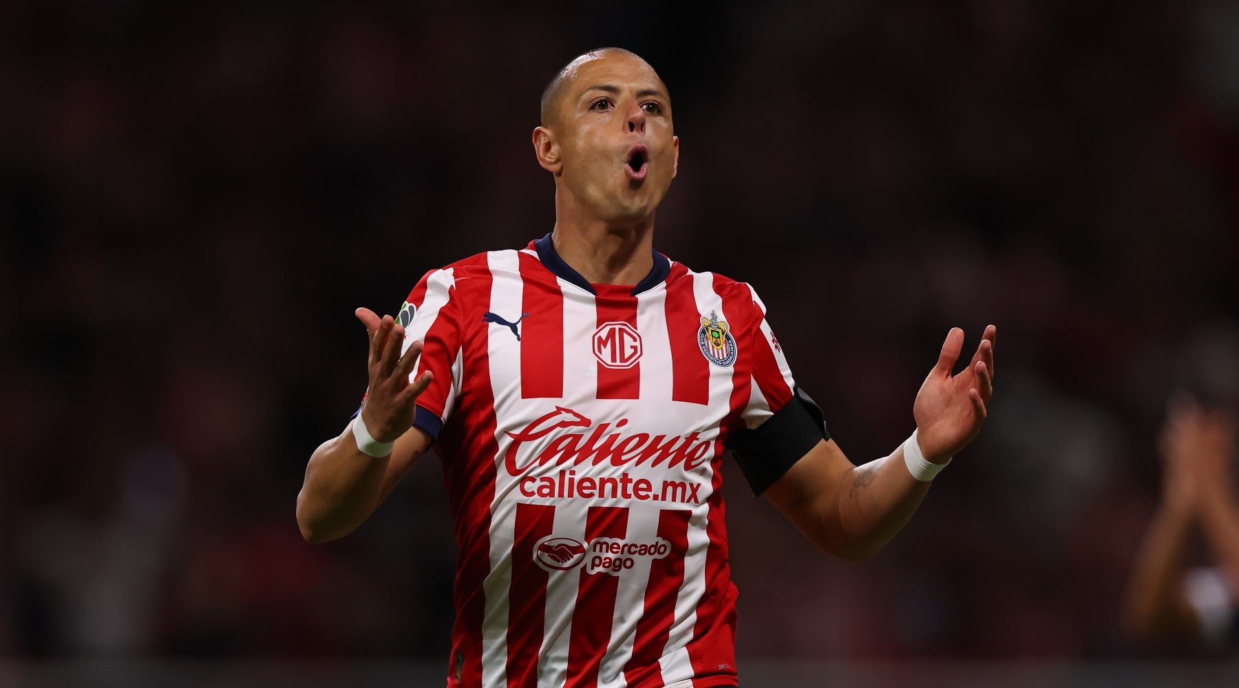 Chicharito Hernández, descartado para el duelo contra Necaxa