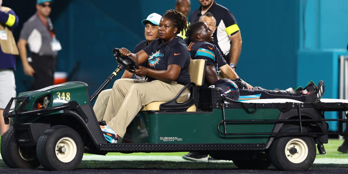 Tyreek Hill sufre terrorífica lesión de pierna