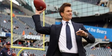 El legendario quarterback Tom Brady aseguró que a los quarterbacks actuales se les consciente de más en lugar de exigirles que hagan su trabajo.
