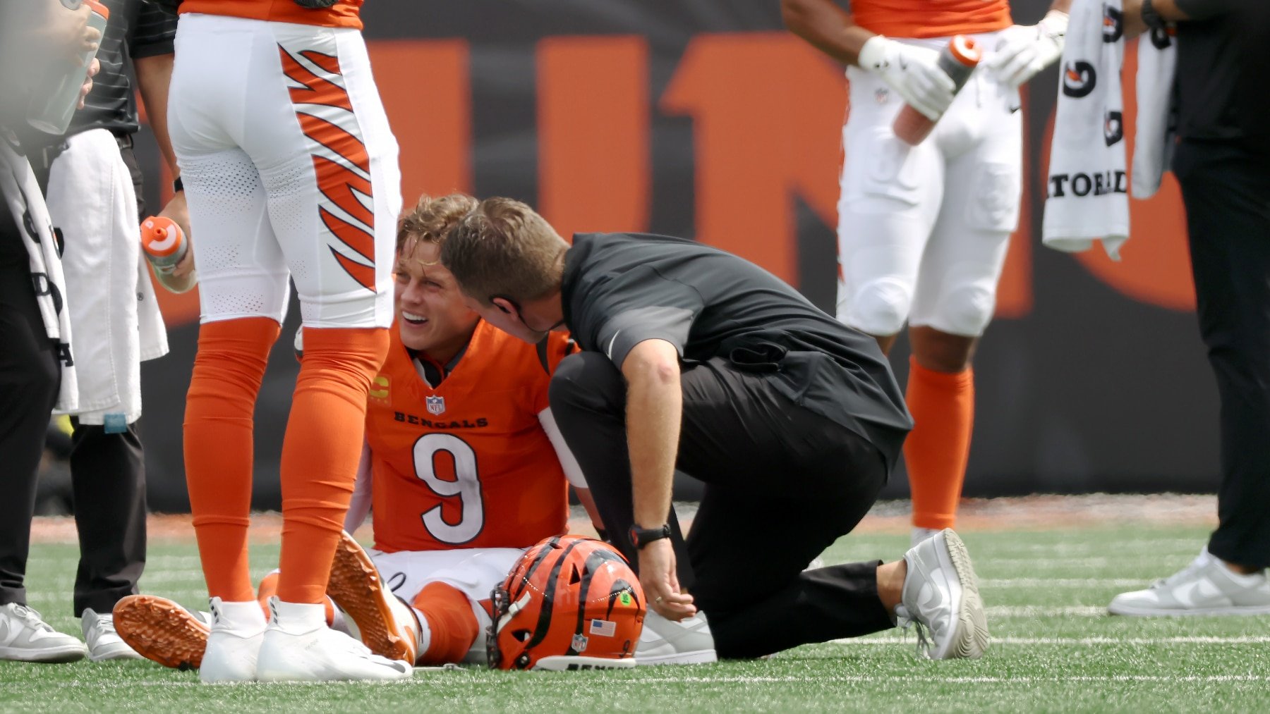 Cincinnati necesita encontrar al reemplazo de Joe Burrow luego de que se confirmó que el quarterback estará varios meses por una cirugía de pie.