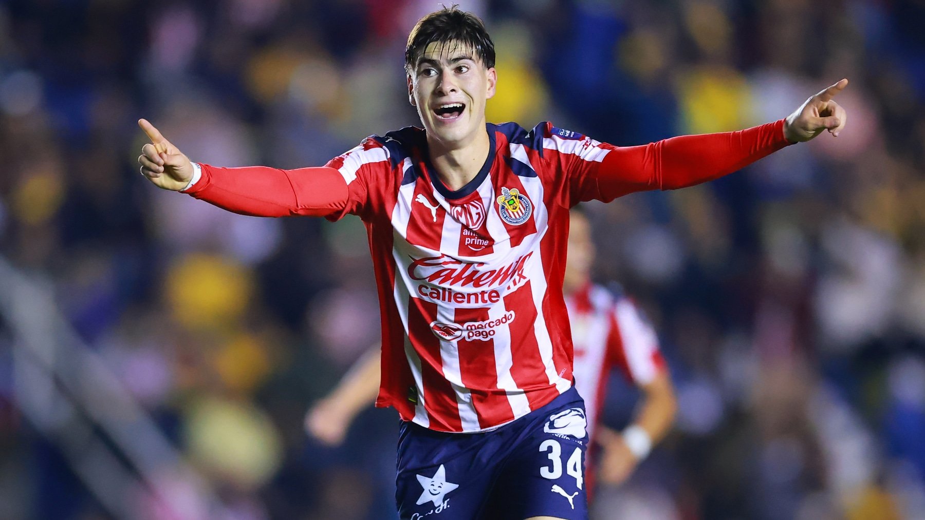 ‘Hormiga’ González se encargó de anotar el segundo gol de Chivas en el Clásico Nacional y ahora es comparado con ‘Chicharito’ Hernández.