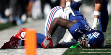 El césped artificial cobra una nueva víctima en Malik Nabers