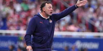 El entrenador de las Chivas tiene el peor inicio en 20 años con un triunfo tras seis juegos.
