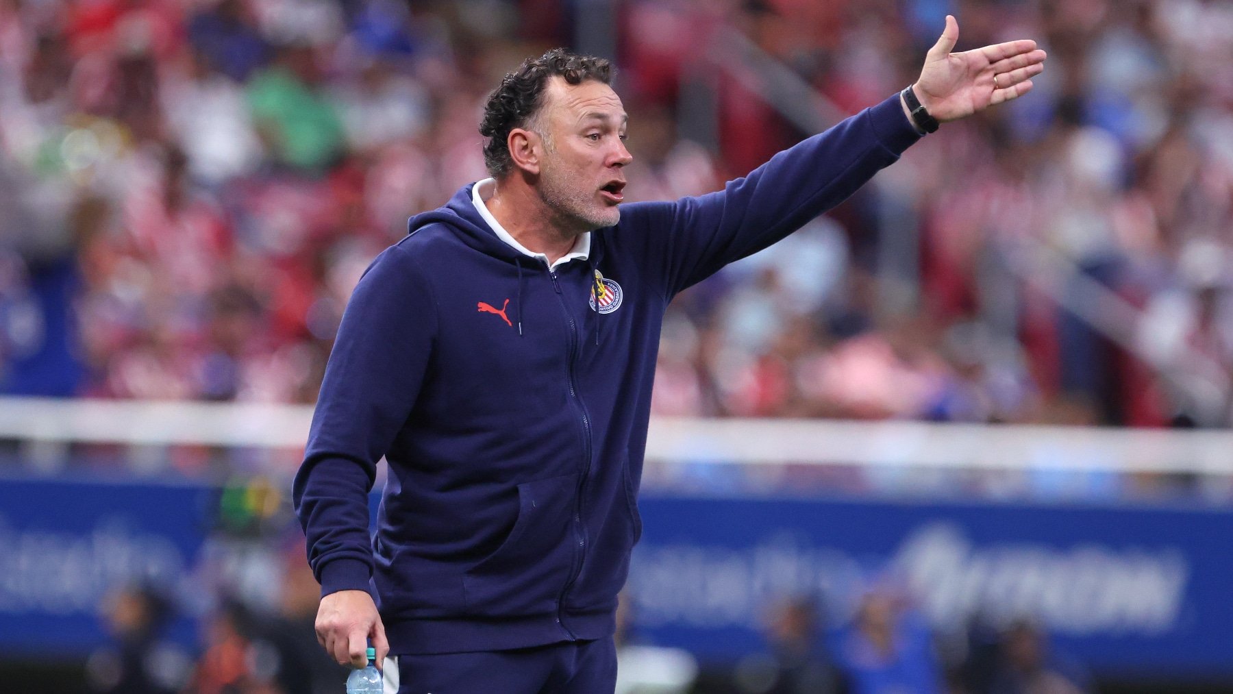 El entrenador de las Chivas tiene el peor inicio en 20 años con un triunfo tras seis juegos.