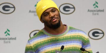 Micah Parsons es presentado con los Green Bay Packers.