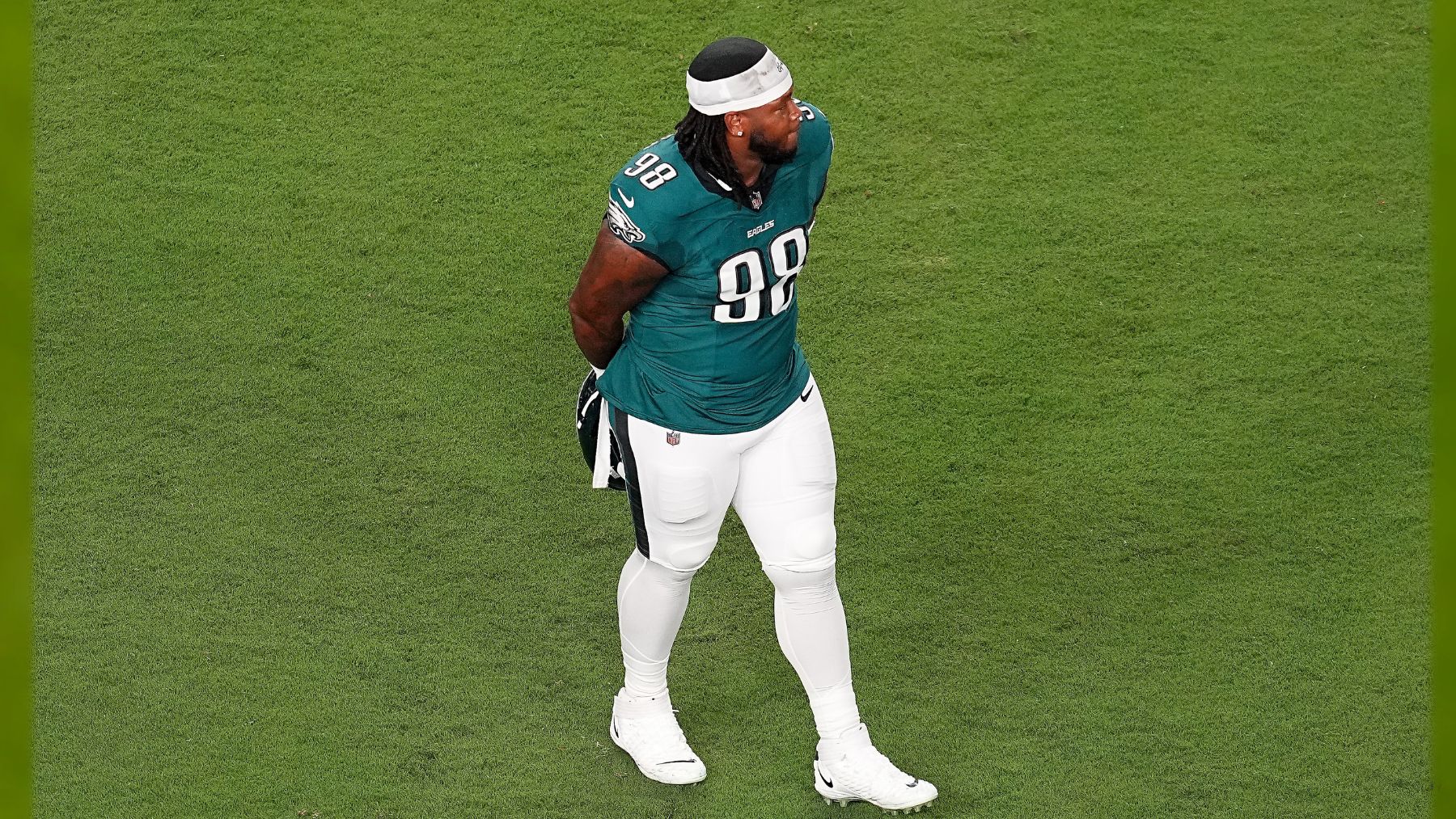Polémica total en la NFL: Jalen Carter expulsa su temporada tras escupir a Dak Prescott