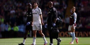 Raúl Jiménez: del gol al drama en Villa Park, un giro inesperado en la Premier League