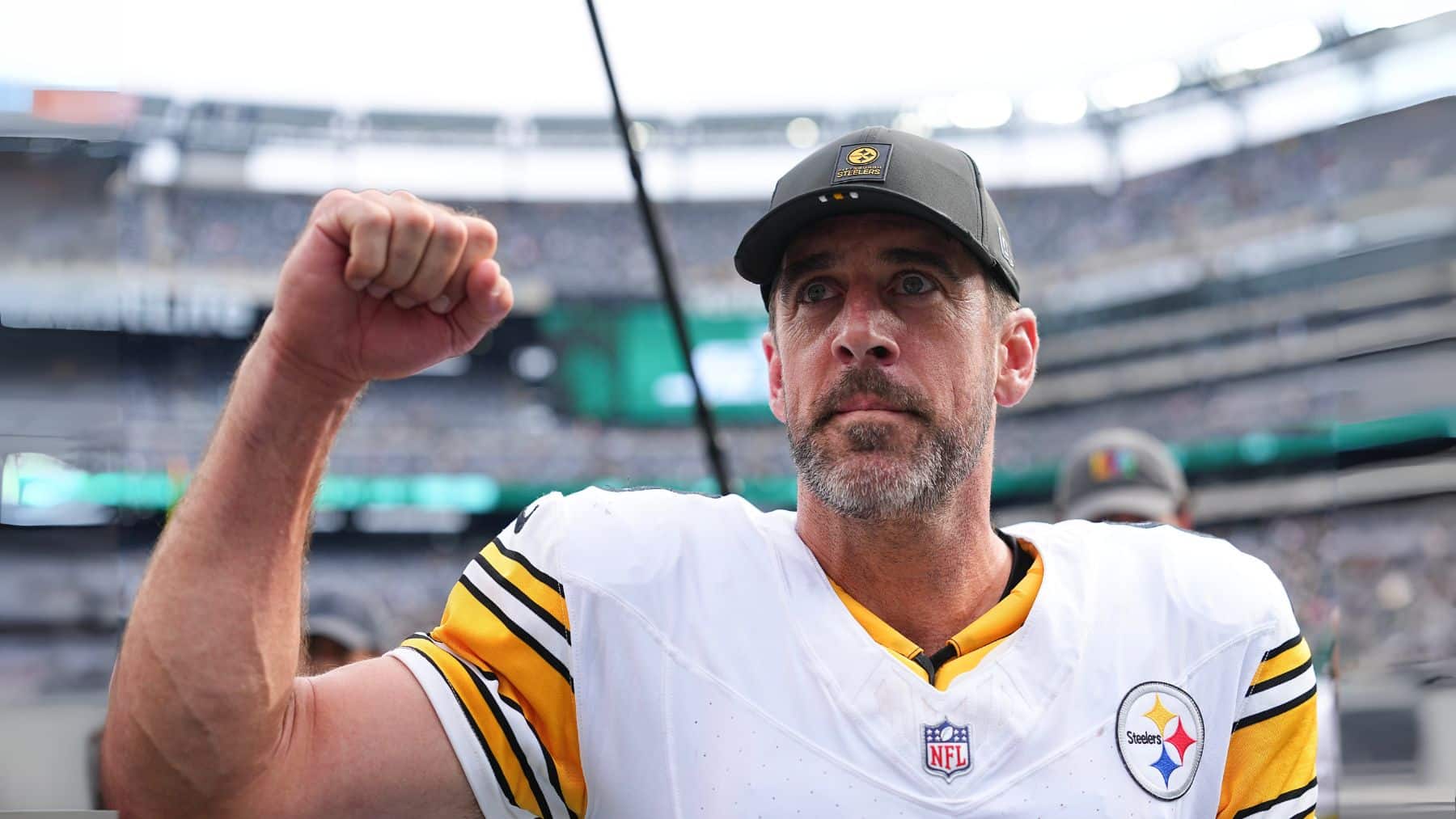 A los 41 años, Aaron Rodgers calla críticas y firma una actuación legendaria con Pittsburgh