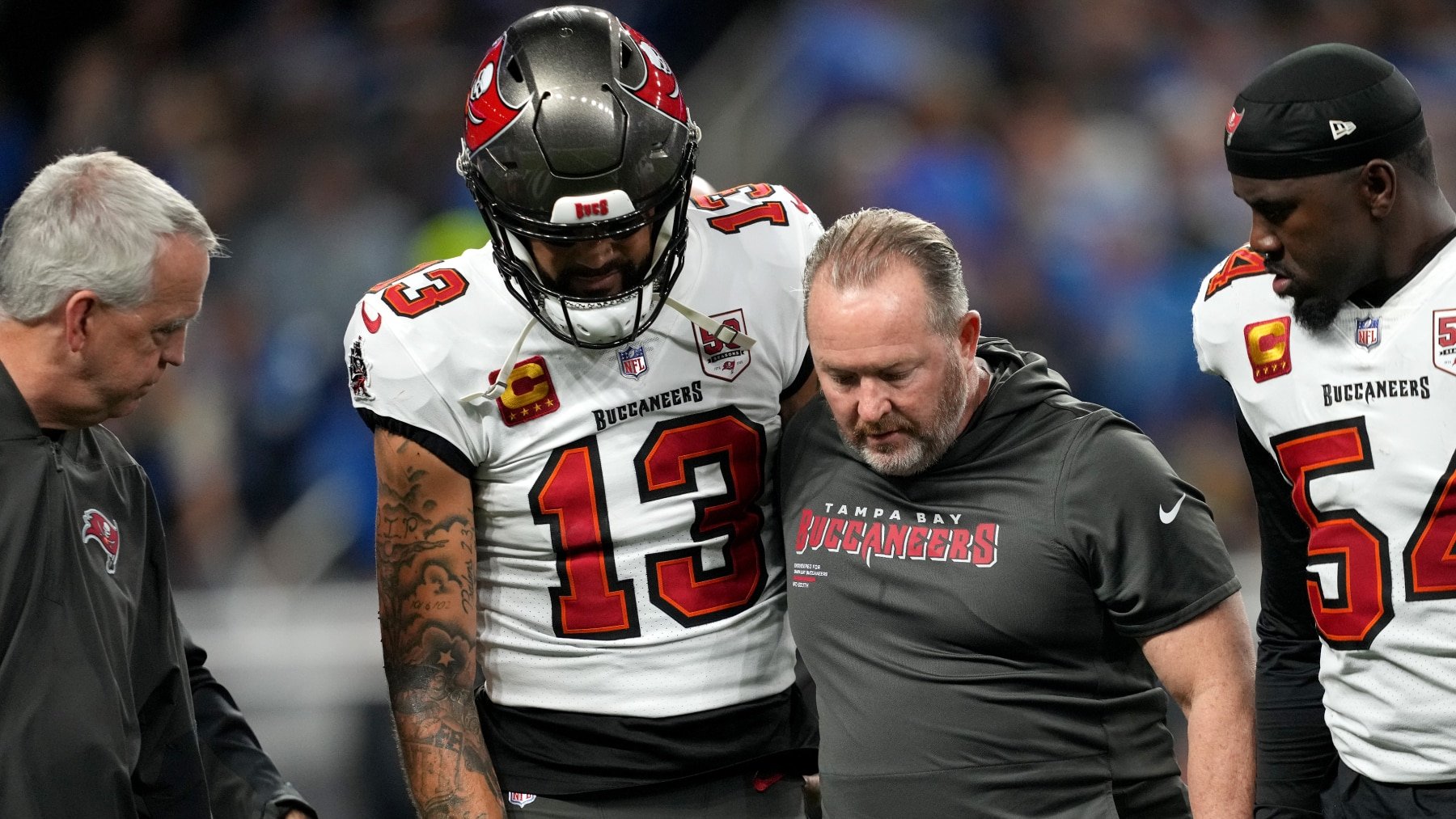 Mike Evans, fuera todo el año por fractura de clavícula