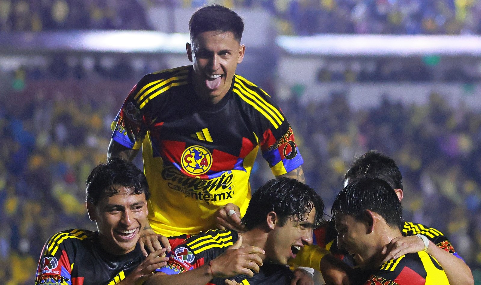 América golea a Santos, pero pierde Saint-Maximin y a Zúñiga
