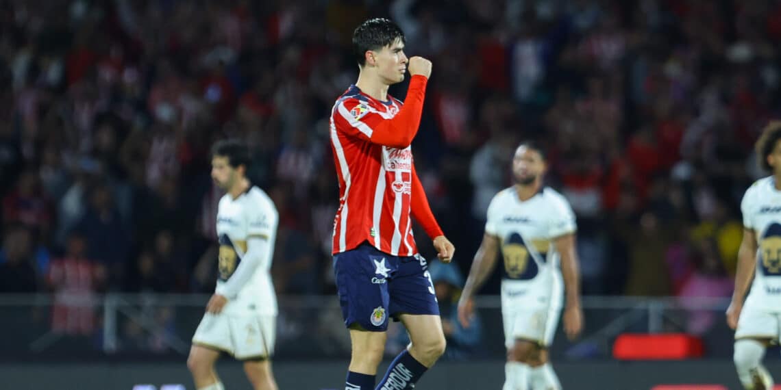 Chivas superaron a Pumas en el Olímpico Universitario