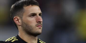 Santiago Giménez no jugaría en Chivas por estos motivos