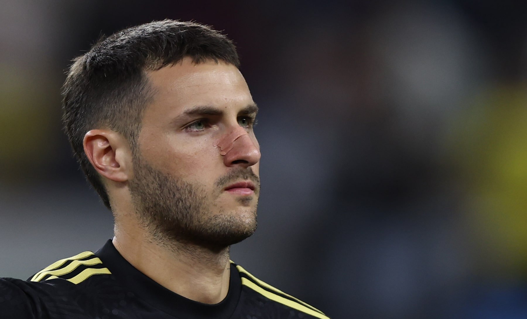 Santiago Giménez no jugaría en Chivas por estos motivos