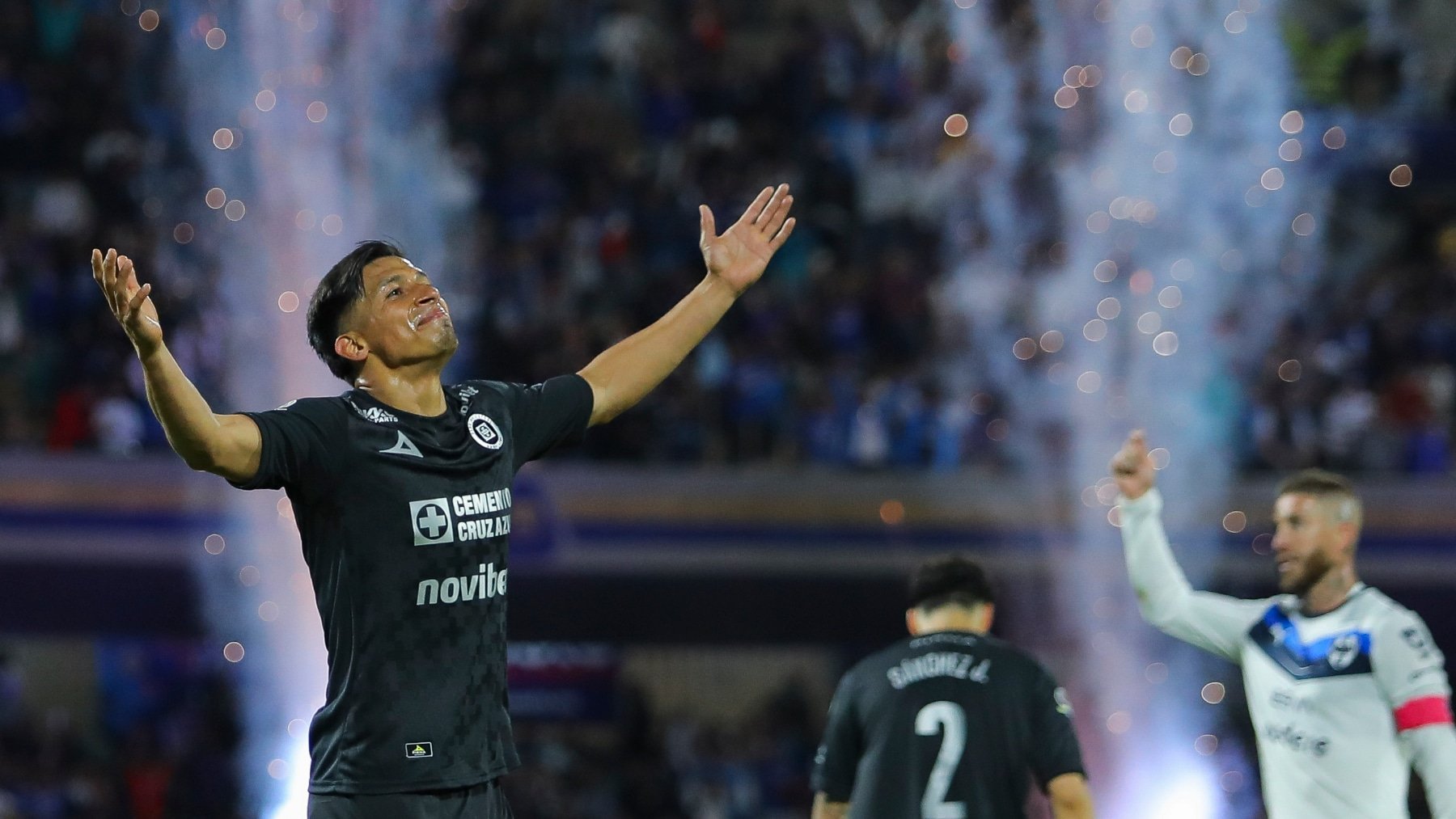 Cruz Azul da golpe de autoridad al vencer 2-0 a Monterrey