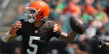 Dillon Gabriel le gana el trabajo a Joe Flacco y a Shedeur Sanders