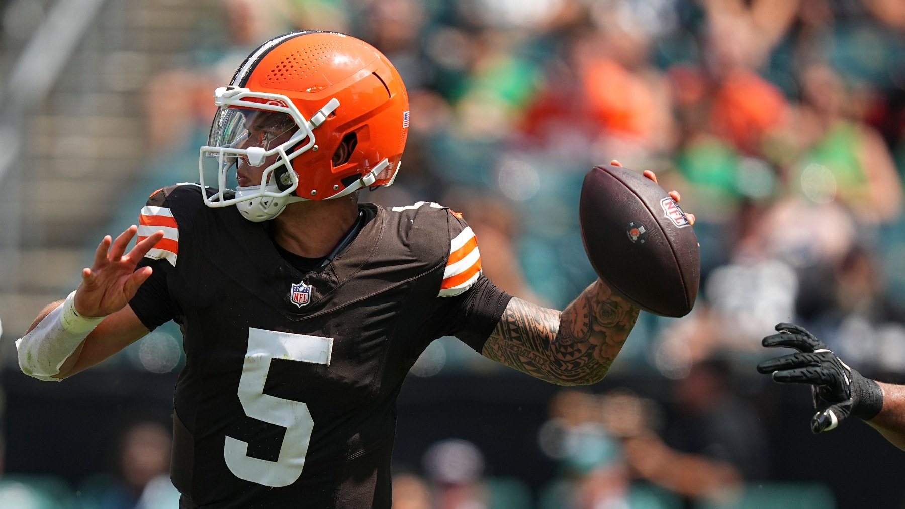 Dillon Gabriel le gana el trabajo a Joe Flacco y a Shedeur Sanders