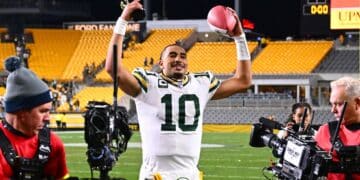 Jordan Love Sella una Noche Perfecta: El Hito Inédito en la NFL que Ni Brady Ni Montana Alcanzaron