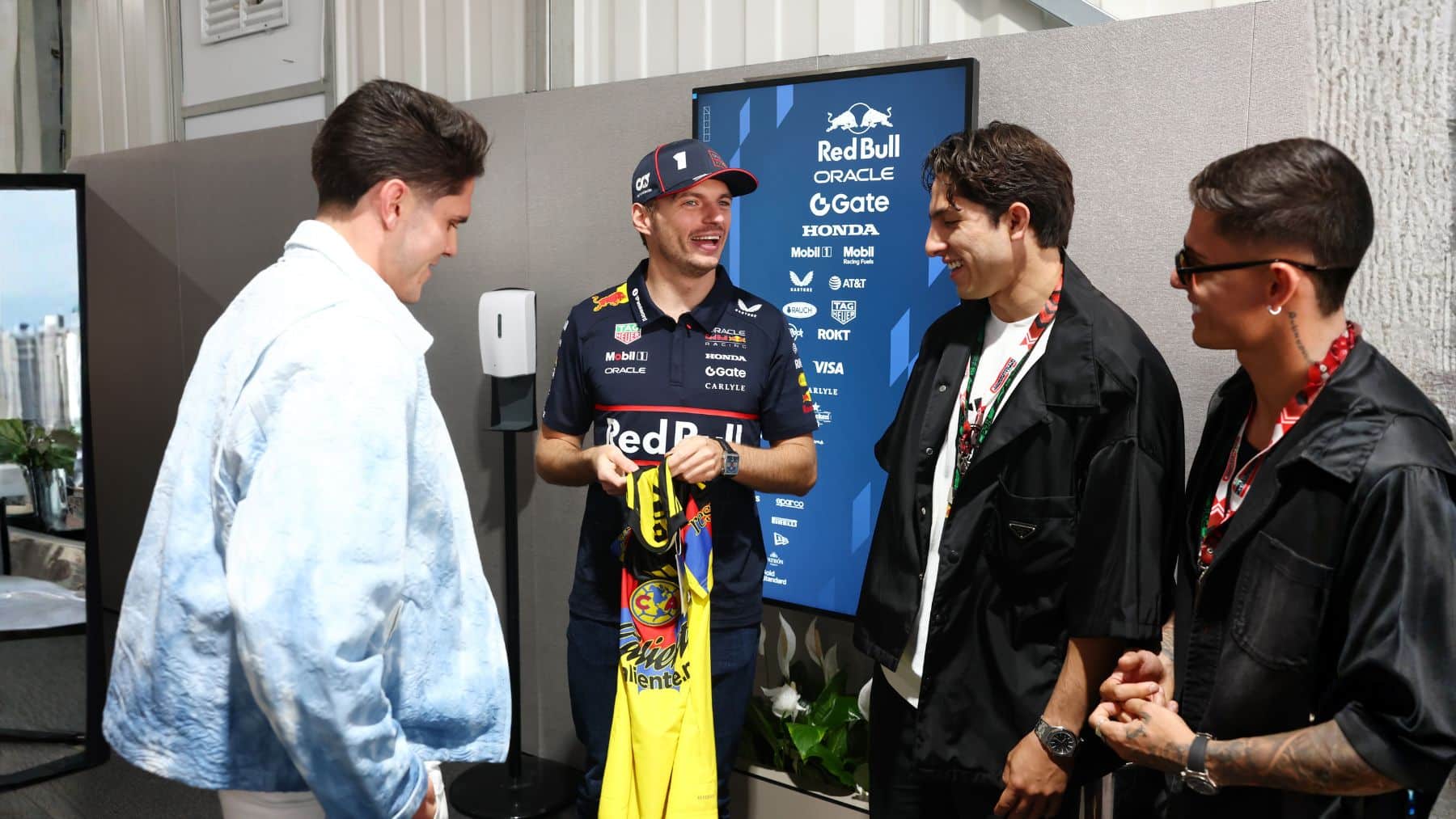 Verstappen recibe a las Águilas: La visita estelar del América al GP de México y la "confesión" azulcrema de Max