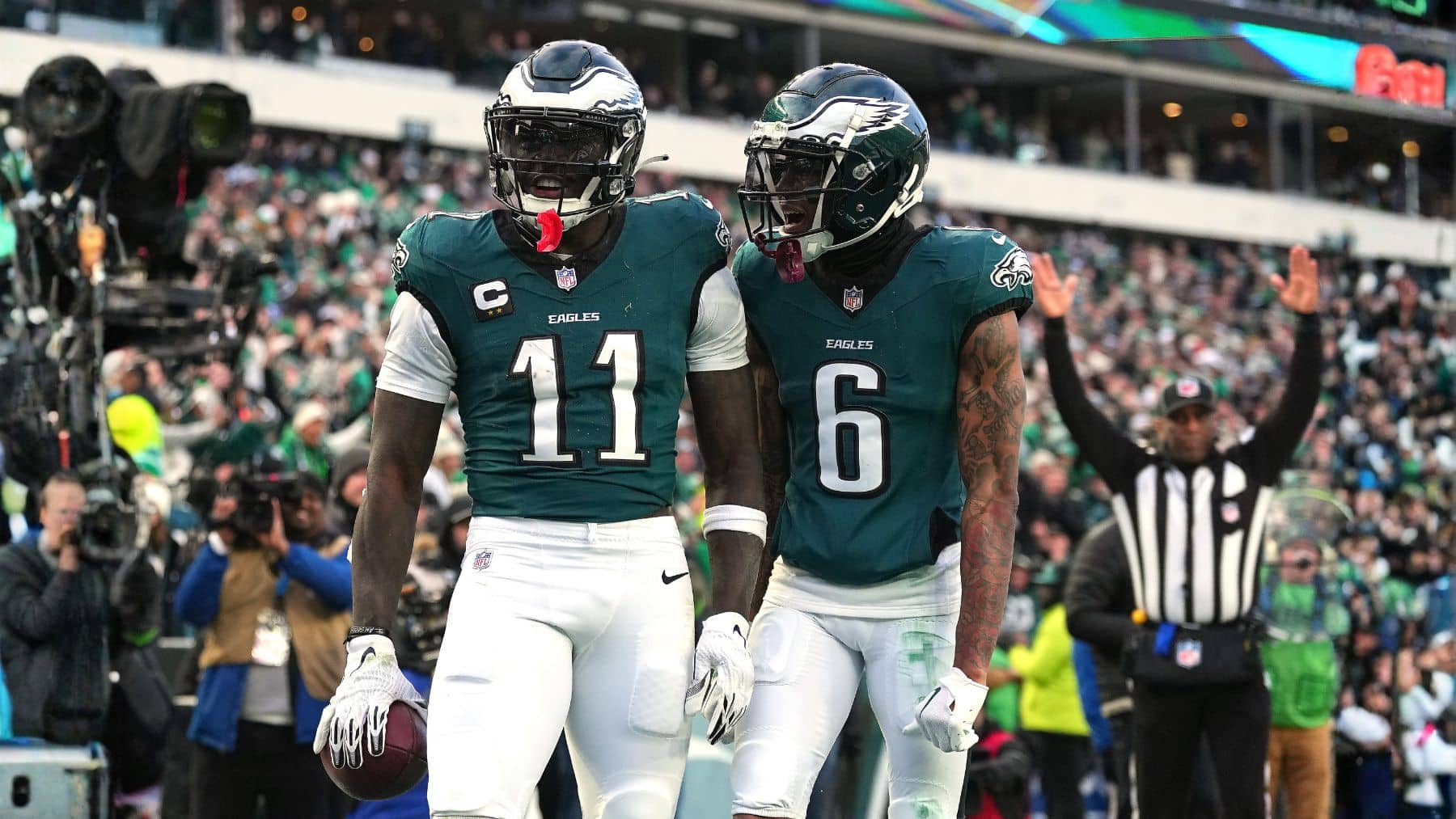 DeVonta Smith rompe el silencio sobre la polémica de AJ Brown y su posible salida de los Eagles