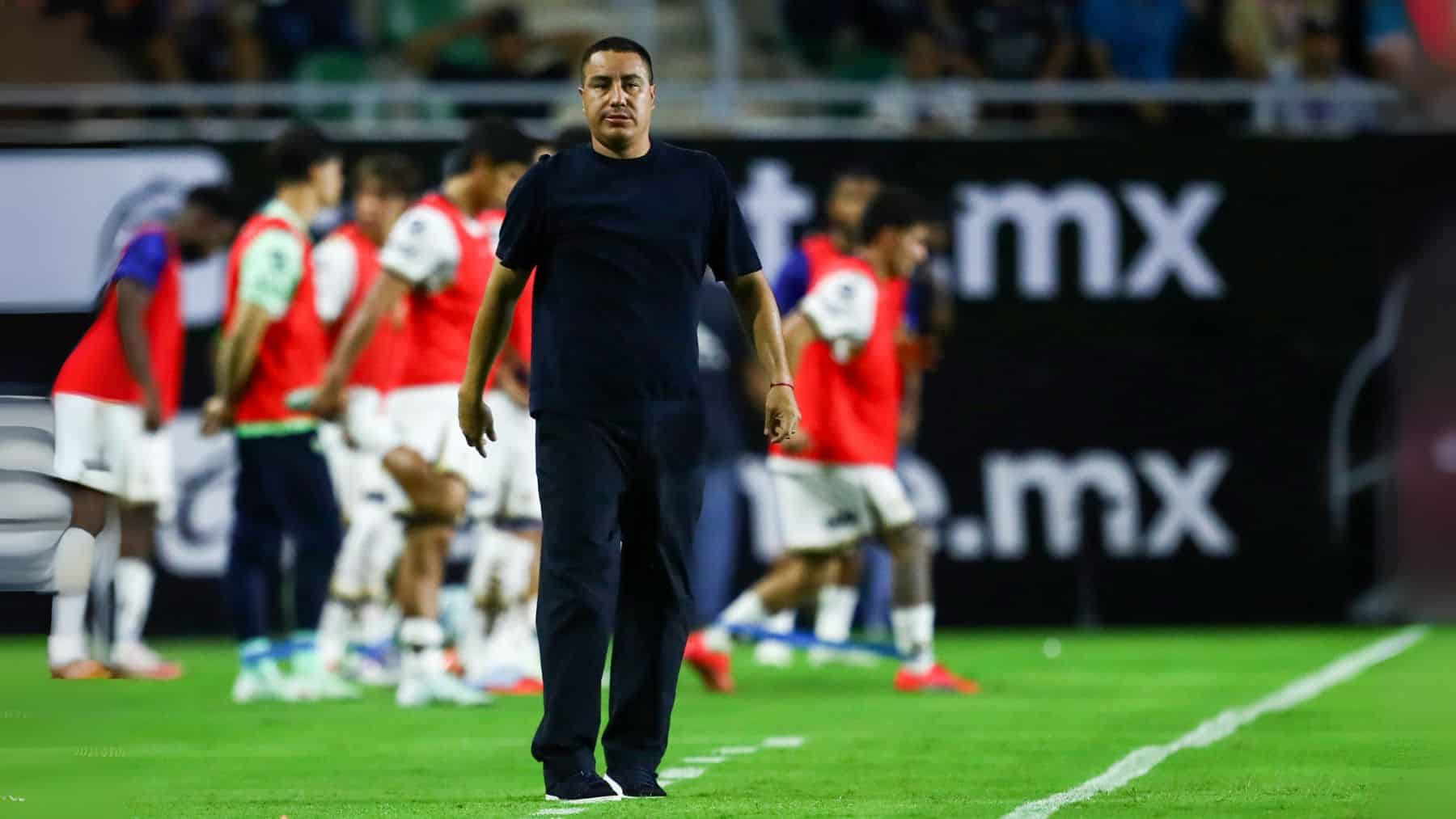 Efraín Juaréz abandona a los Pumas