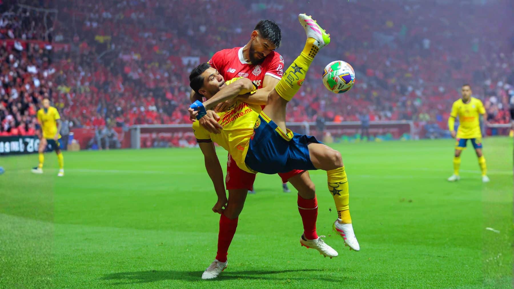 La pesadilla no termina: Henry Martín se resiente de su lesión y su regreso con América se aplaza