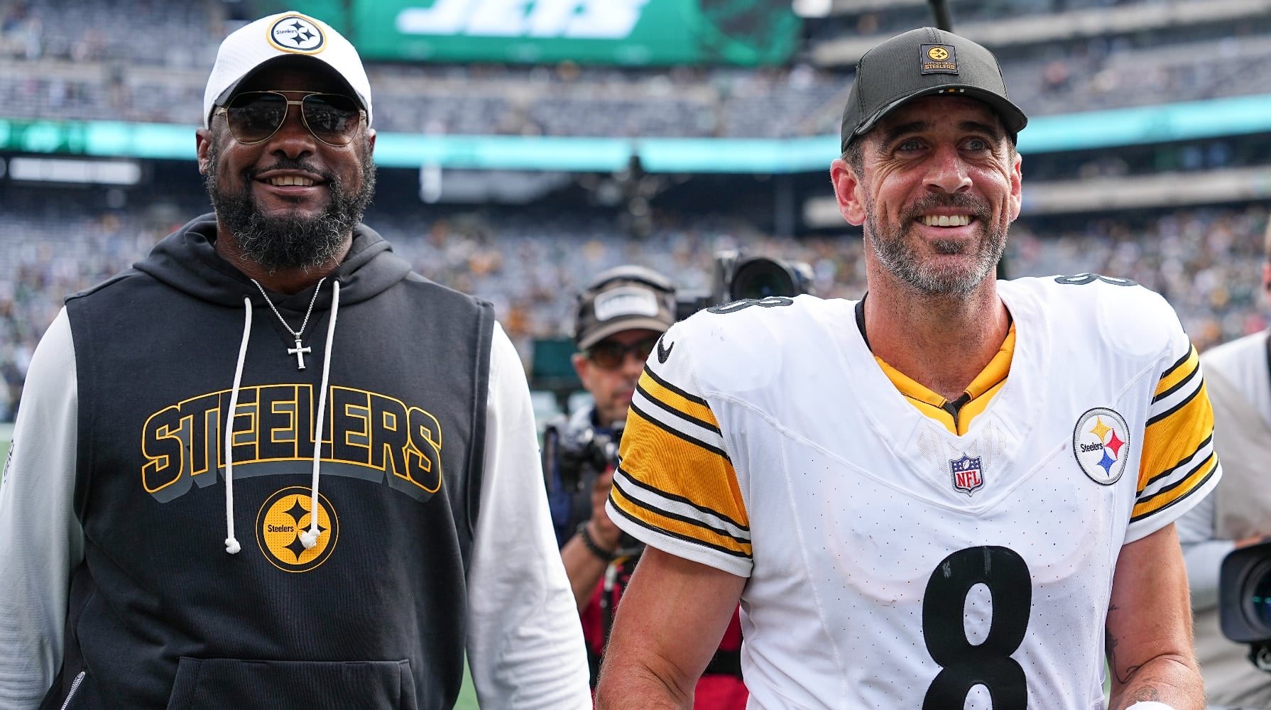 Mike Tomlin confía plenamente en Aaron Rodgers