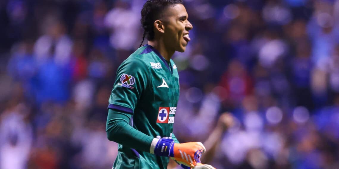 Cruz Azul confirma fractura de Kevin Mier
