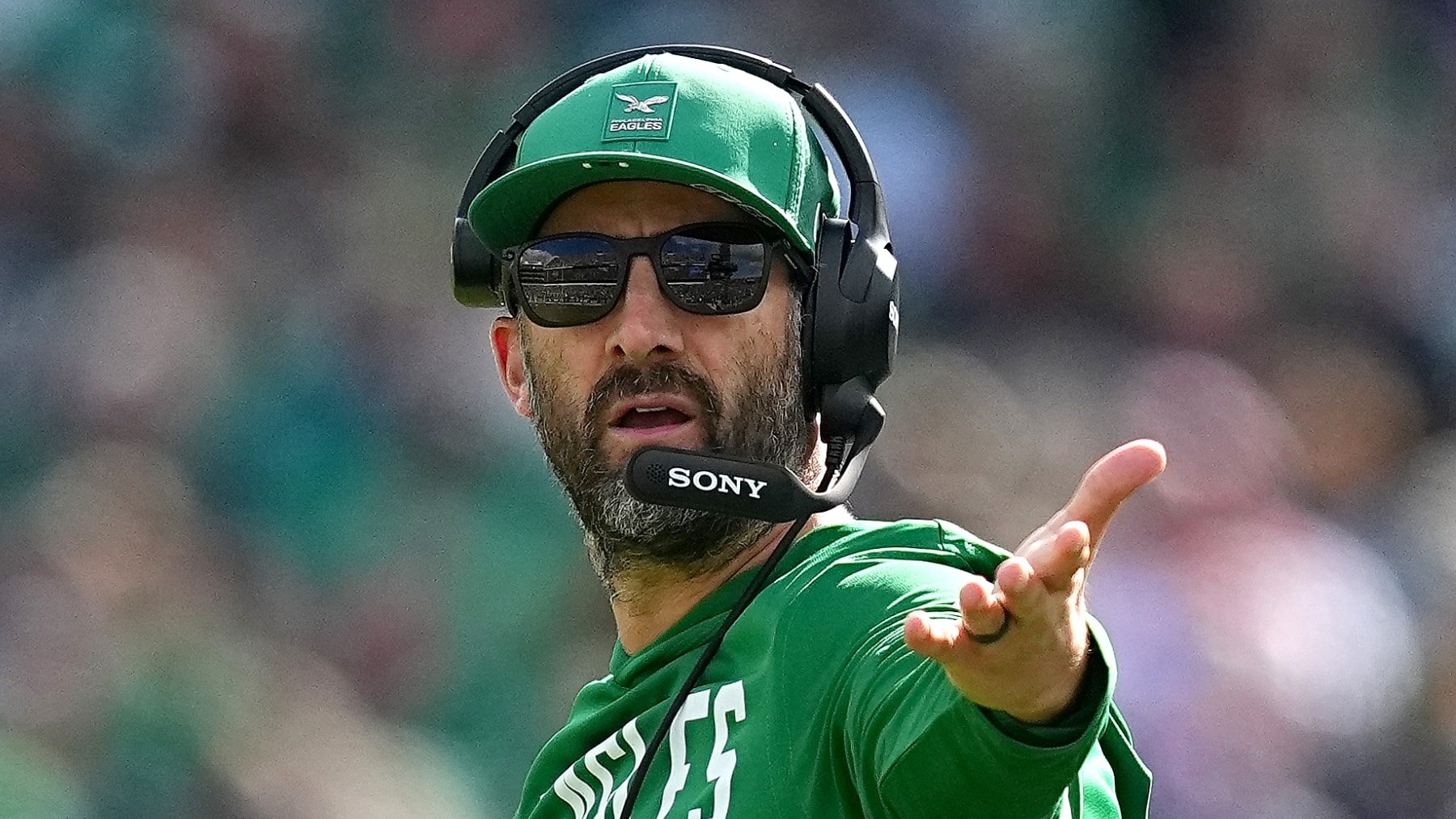 Eagles buscan reforzar su defensa antes de la fecha límite de cambios