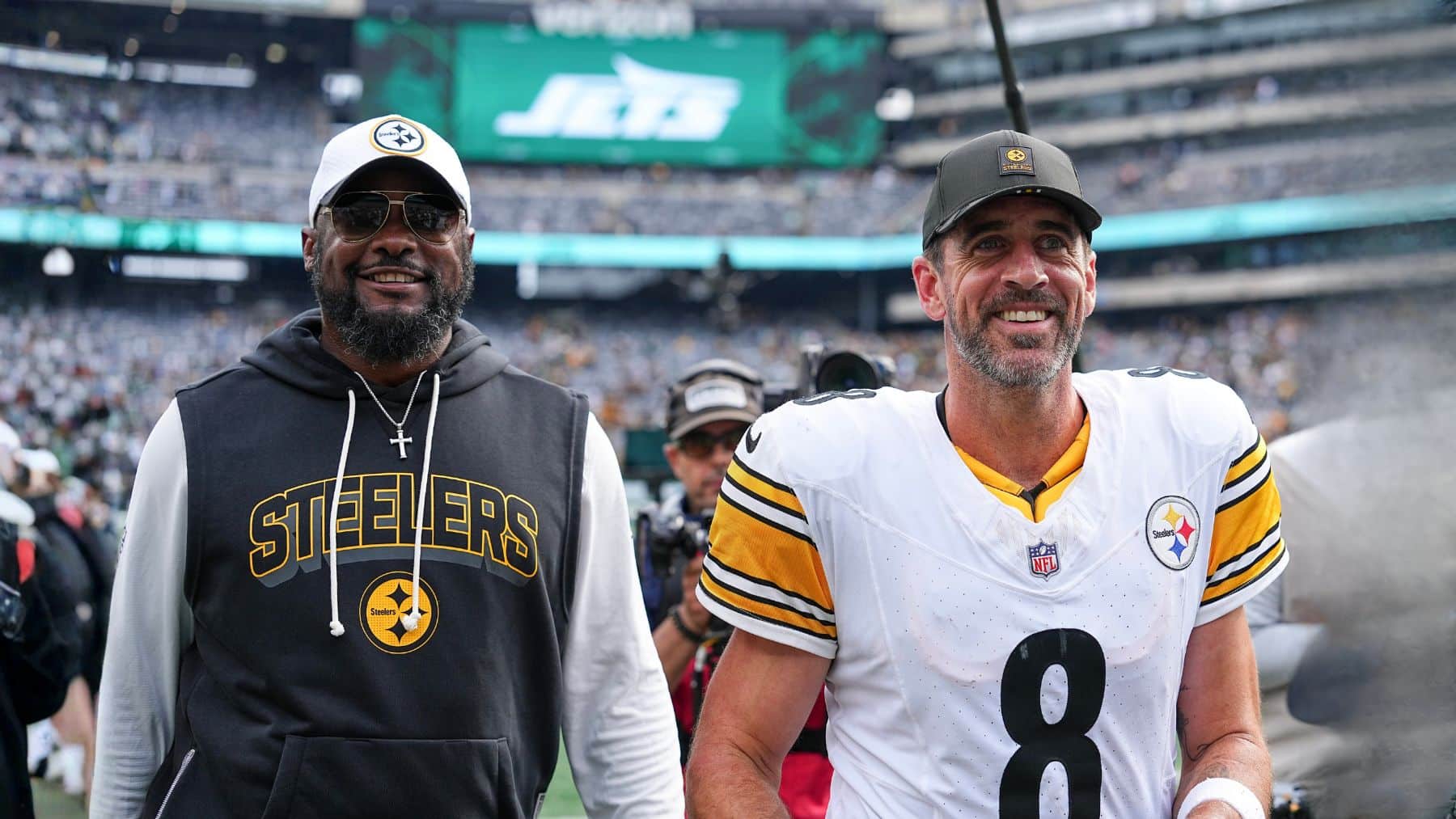 El Dilema de Acero: El Plan de los Steelers para Reemplazar a Aaron Rodgers Apunta al Draft 2026