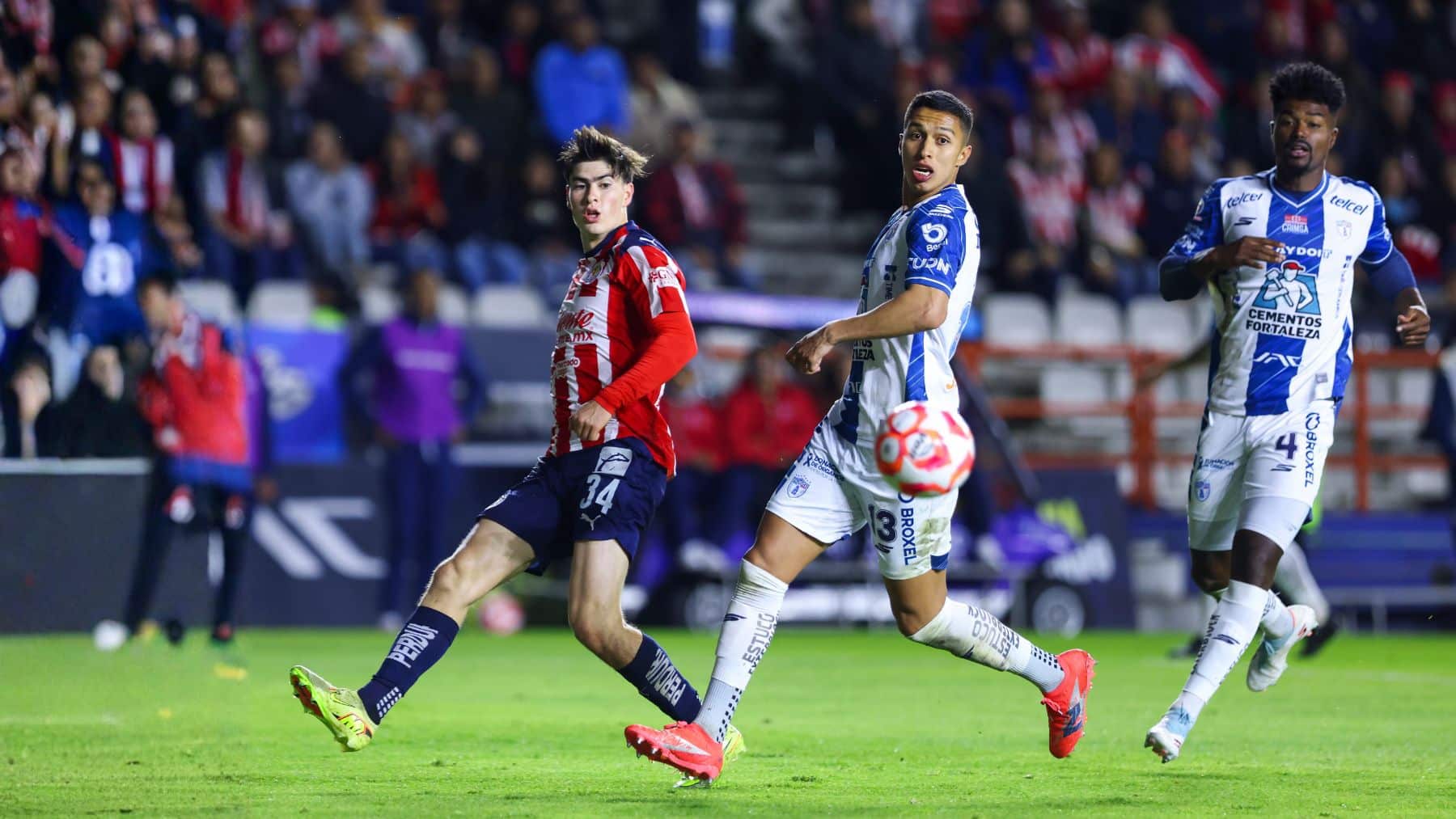 Chivas vence a Pachuca y apunta a la Liguilla del Apertura 2025
