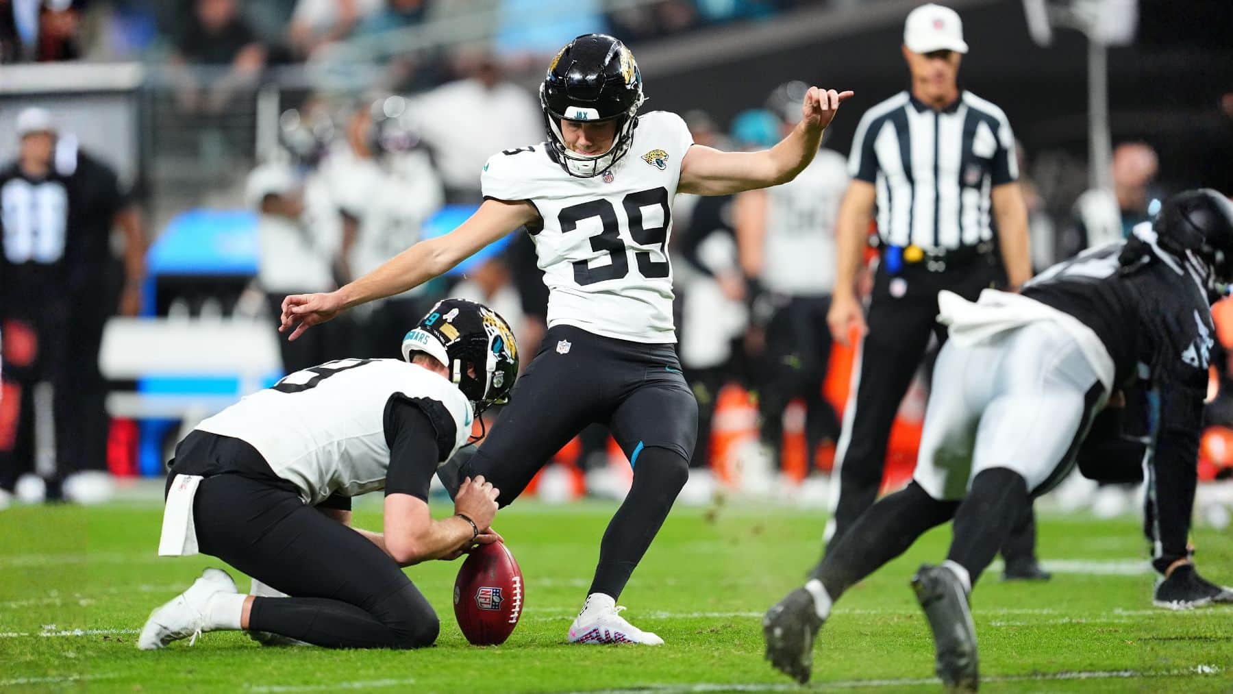Historia pura: Cam Little de los Jaguars rompe el récord de la NFL con un gol de campo de 68 yardas