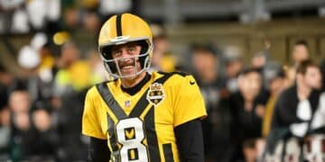 Tensión en Pittsburgh: Rodgers responde a Tomlin tras la derrota, mientras la defensa de los Steelers se hunde