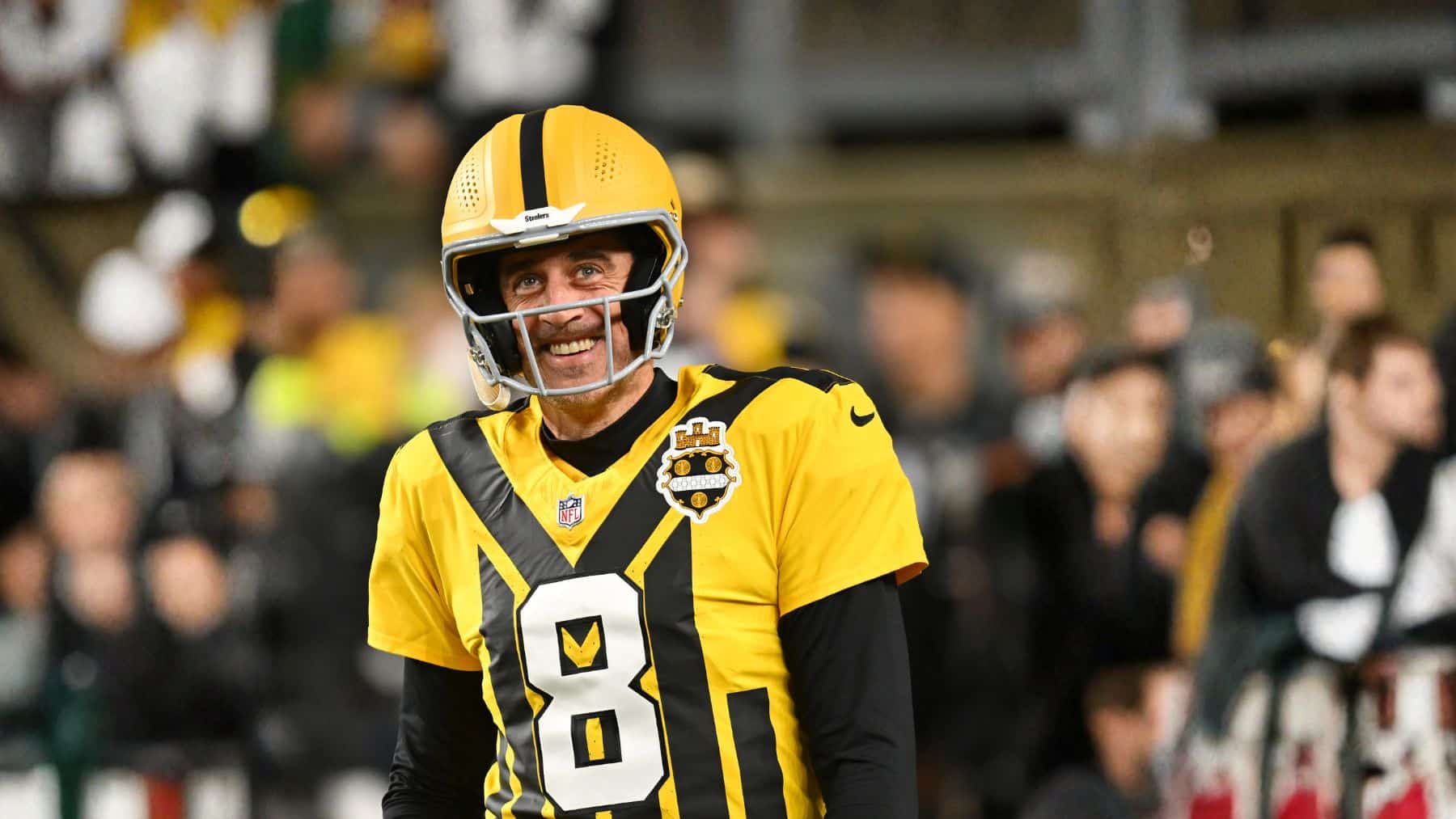 Tensión en Pittsburgh: Rodgers responde a Tomlin tras la derrota, mientras la defensa de los Steelers se hunde