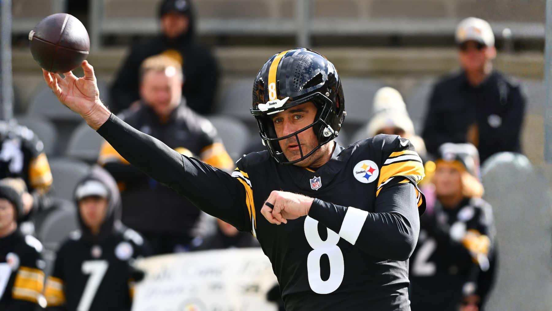 Aaron Rodgers Sufre una Fractura y es Duda para el Duelo contra los Bears